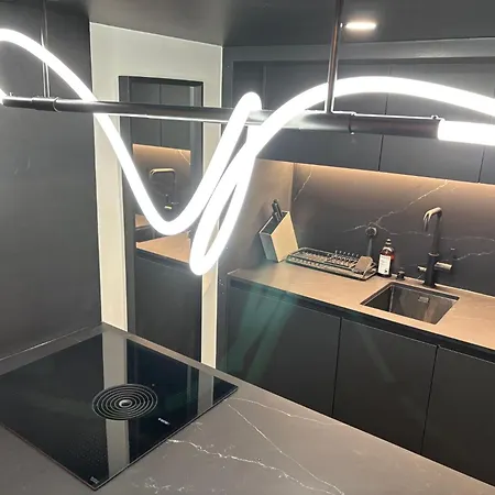 Design District Area - Compact Center Apartament *